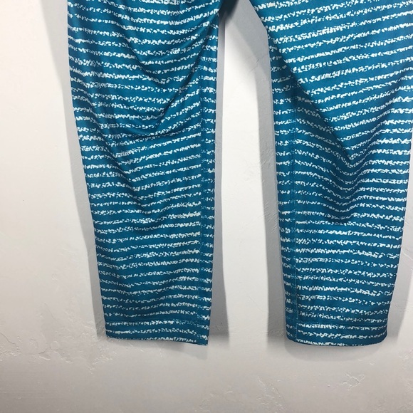 Under Armour heat gear compression capris small - Picture 7 of 9